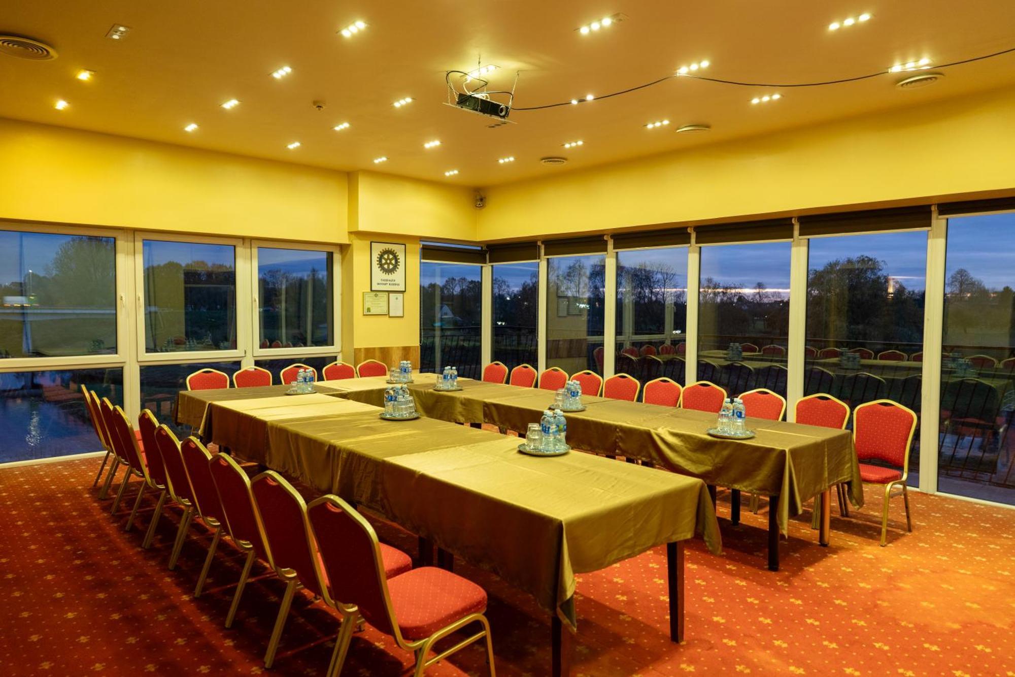Viesbutis Banga Hotel Taurage Exterior photo
