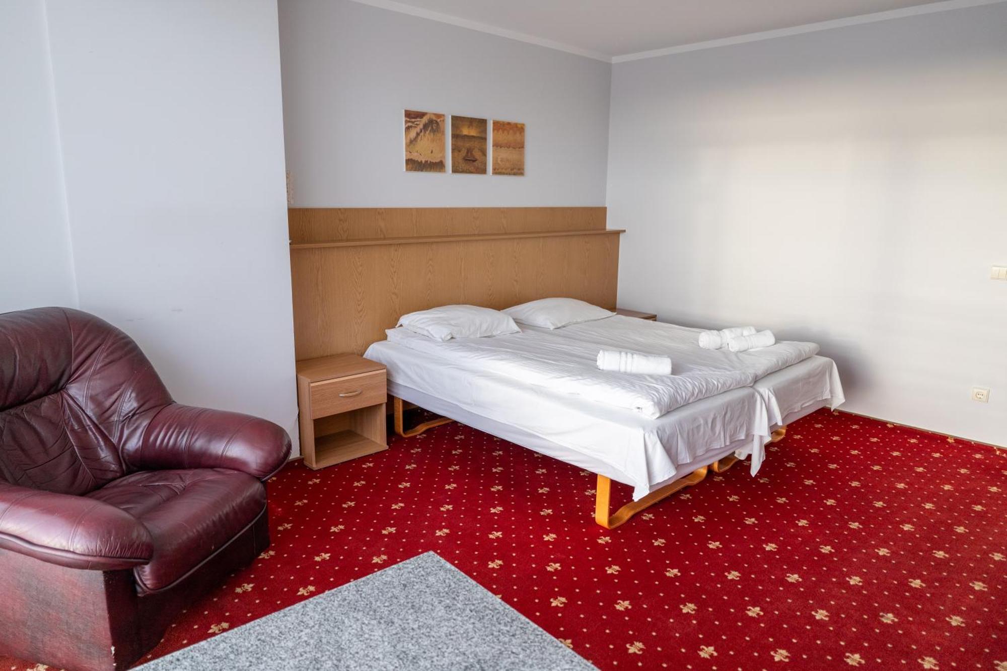 Viesbutis Banga Hotel Taurage Exterior photo