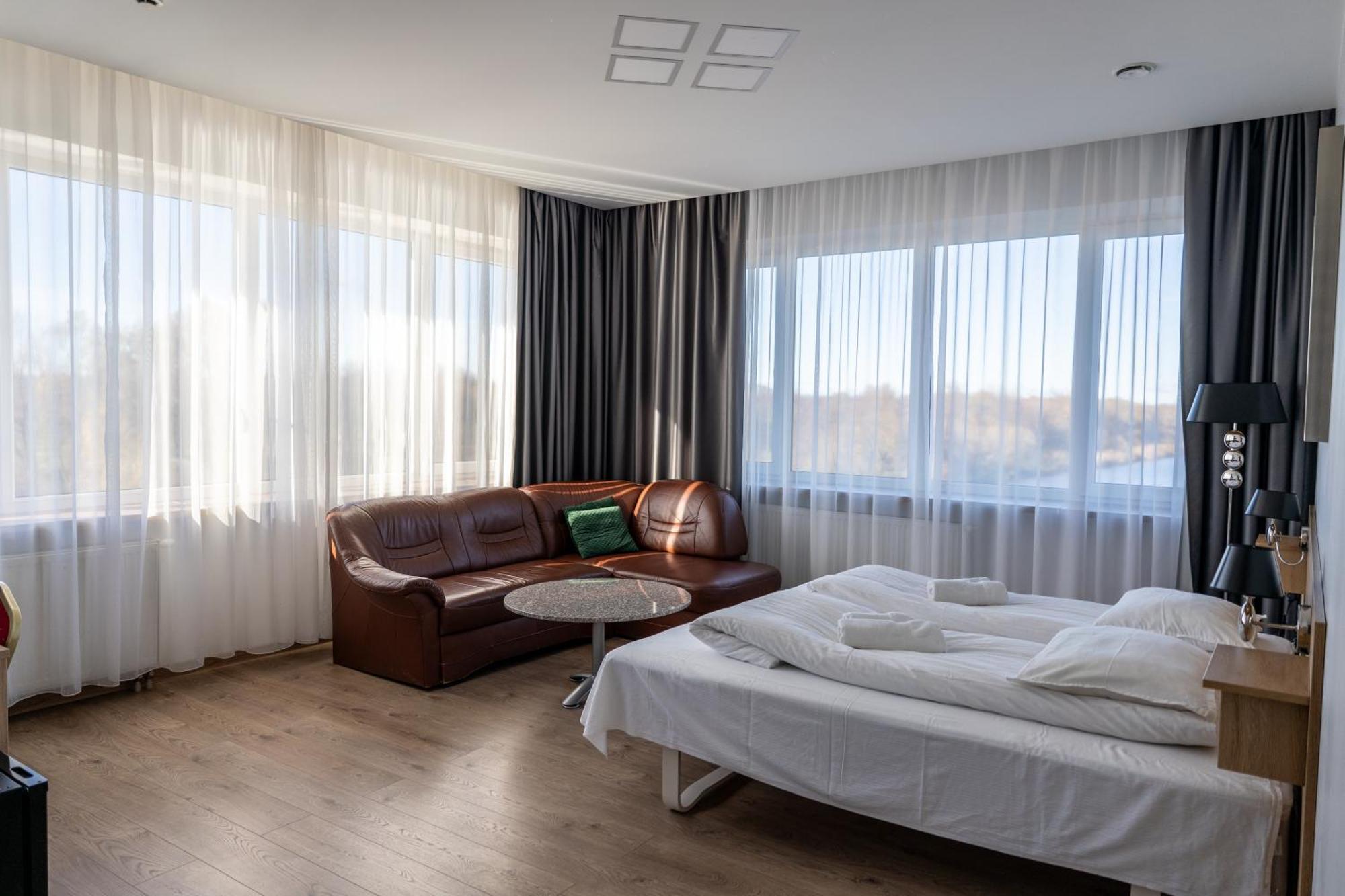 Viesbutis Banga Hotel Taurage Exterior photo