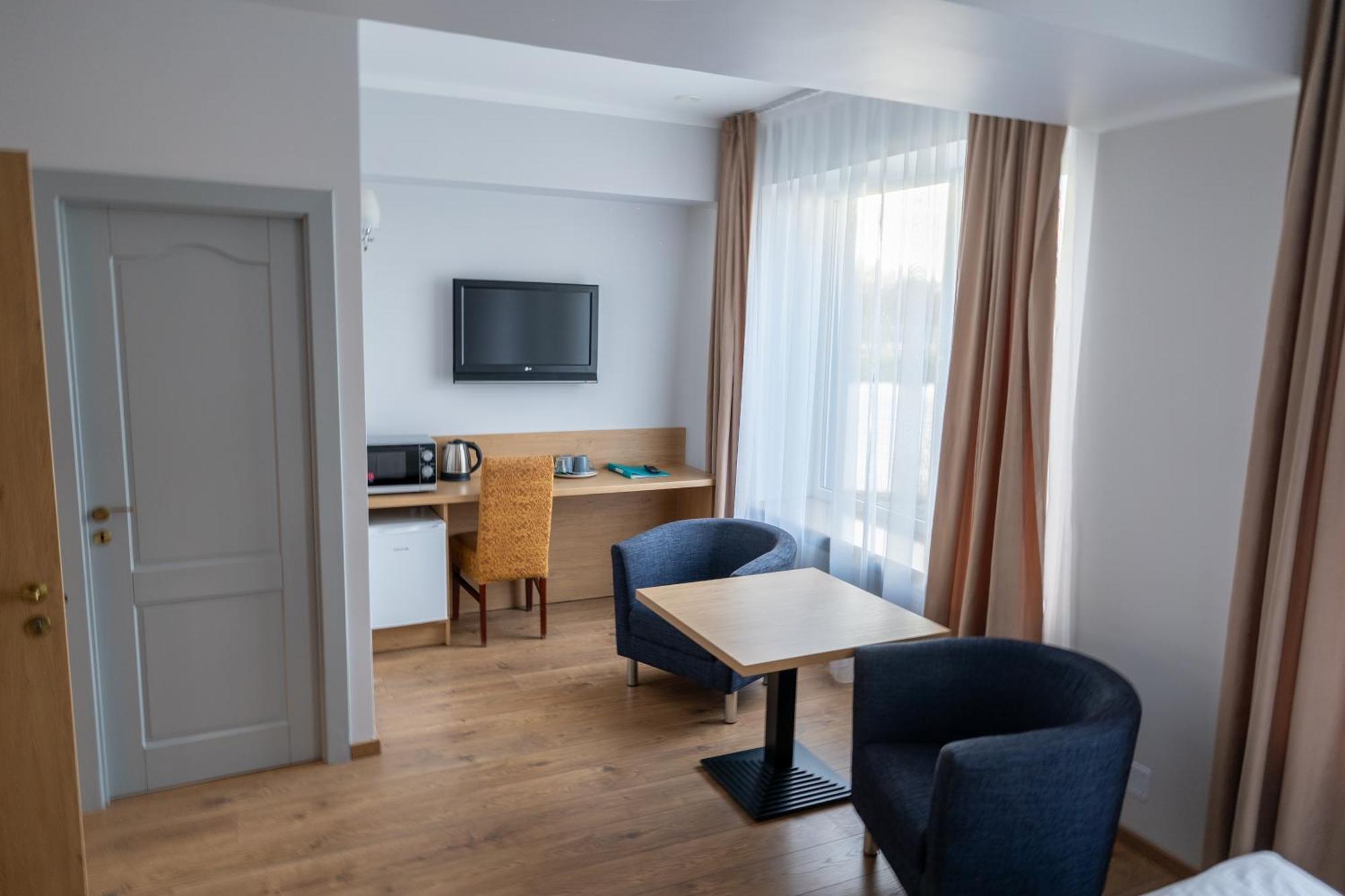 Viesbutis Banga Hotel Taurage Exterior photo